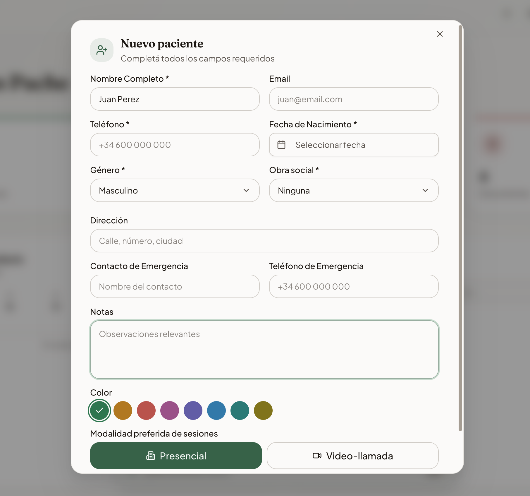 Formulario "Nuevo paciente" de Pavla con campos para nombre, email, teléfono, fecha de nacimiento, género, obra social, dirección, contacto de emergencia, notas, color tag y modalidad preferida